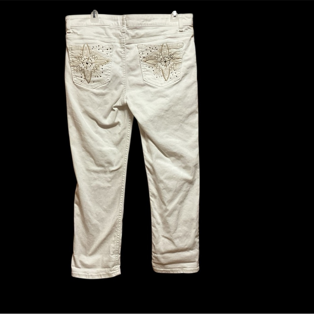 APT. 9 WHITE CAPRI JEANS IN SIZE 10 GENTLY WORN - Picture 2 of 3